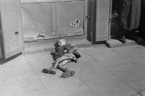 45 Astonishing Vintage Photos That Capture Daily Life In The Ghetto Of