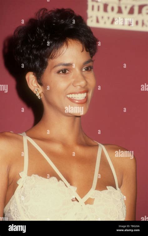 Culver City California Usa 4th June 1994 Actress Halle Berry Attends The Third Annual Mtv