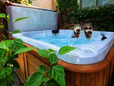 5 Backyard Hot Tub Privacy Ideas