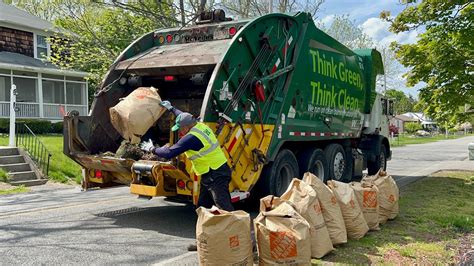 Wm Garbage Truck Packing Somersets Heavy May Yard Waste Youtube