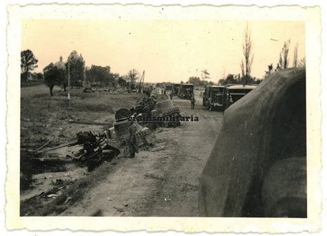 Orig Foto Russische Beute Panzer Tank Panzersp Hwagen Flak Kirche In