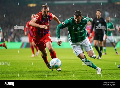 Benedikt Gimber Fc Heidenheim Im Zweikampf Kampf Um Den Ball