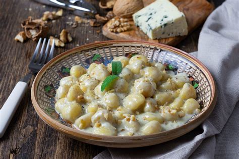 Gnocchi Gorgonzola E Noci Gorgonzola Pasta Salad Risotto Macaroni