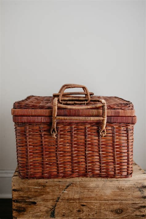 Vintage Large Wicker Picnic Gem