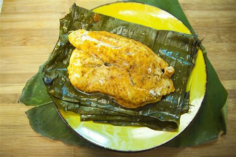 Tilapia envuelto en hojas de plátano Filete de tilapia Filete de