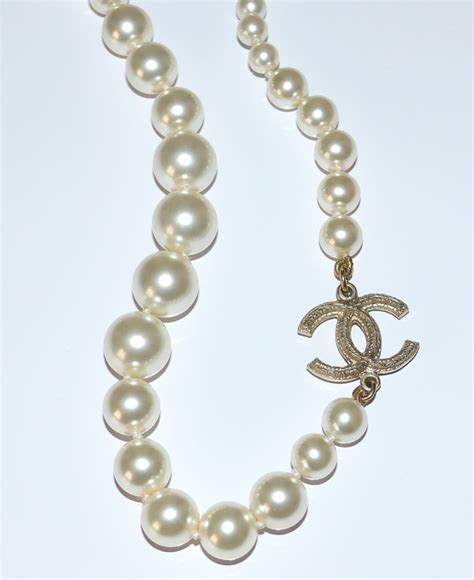 Depot Vente De Luxe En Ligne Chanel Collier Perles Occasion Sigle