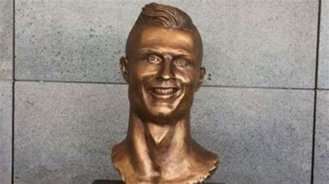 El escultor del busto de Ronaldo Jesucristo tampoco agradó a todos