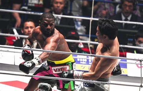 Floyd Mayweather s impose par KO face à Mikuru Asakura il a remporté