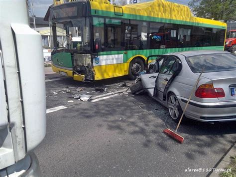 Koszmarny Wypadek W Bieruniu Na Dk Bmw Wbi O Si W Autobus