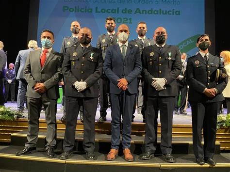 Cinco Agentes Del Goap De La Polic A Local Reconocidos Con La Medalla