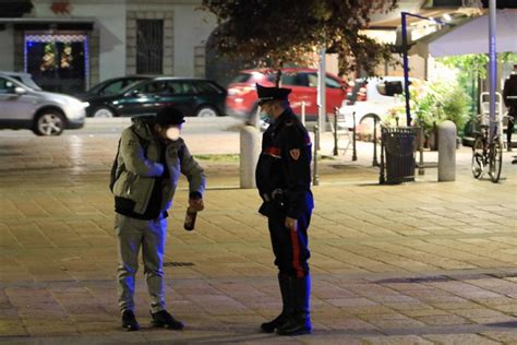 Coronavirus Controlli Nelle Zone Della Movida Milanese Multe Per Chi