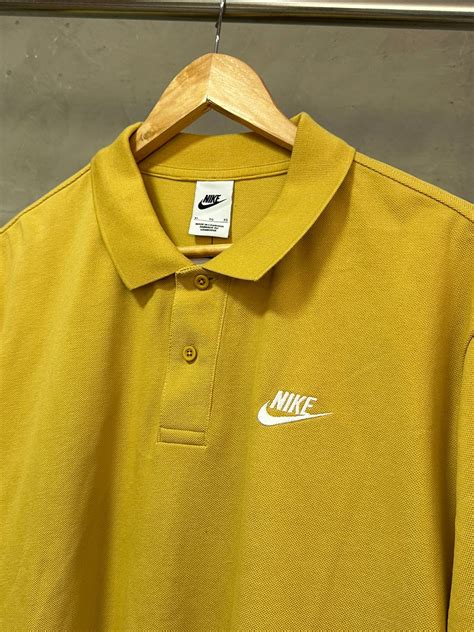 CAMISA POLO NIKE SPORTWEAR MOSTARDA JNoriginalshop