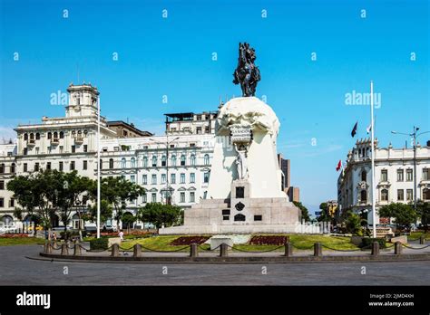 Lima pérou plaza san martin Banque de photographies et dimages à haute