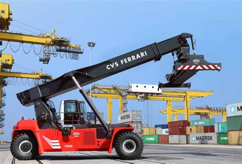 CVS FERRARI DELIVERS GIANT REACH STACKERS TO PORT AUTHONOME DE