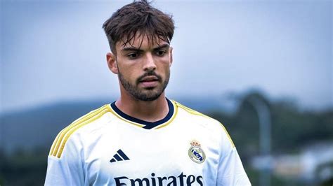 Ra L Asencio Un Joven Central Del Real Madrid Castilla En Cartera