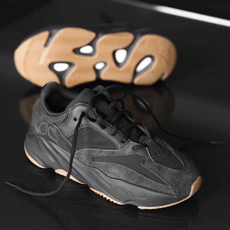 Adidas Yeezy Boost 700 Utility Black Fv5304