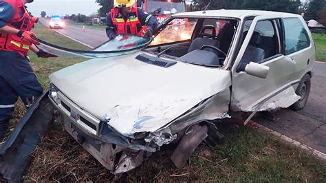 Conductor perdió el control del auto e impactó contra el guardarrail