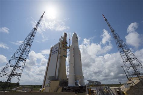 Space In Images 2016 11 Ariane 5 Flight VA233 On Launch Pad