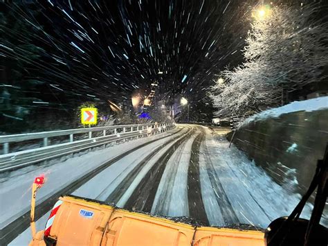 FOTO Intervenții ale utilajelor de deszăpezire pe drumurile din Alba