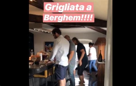 Michelle Hunziker Gran Grigliata A Casa Con Famiglia E Amici Foto