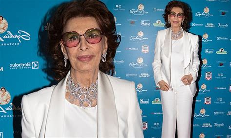 Sophia Loren 88 Looks More Glamorous Than Ever In A Chic White Suit