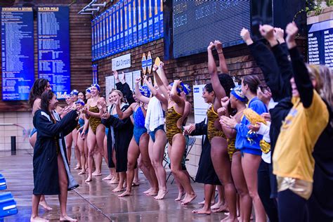 UCLA swim and dive hits personal, team goals at intrasquad meet - Daily Bruin