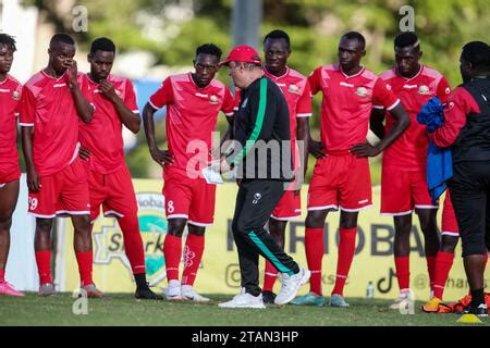 Nairobi Kenya Novembre L Entra Neur Des Harambee Stars Engin