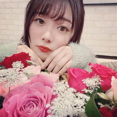 長谷川玲奈さんのインスタグラム写真 長谷川玲奈instagram 「🌹💭 恋と呼ぶには気持ち悪い 恋きも 声優」2月15日 9時49分 Bbg Rena0315