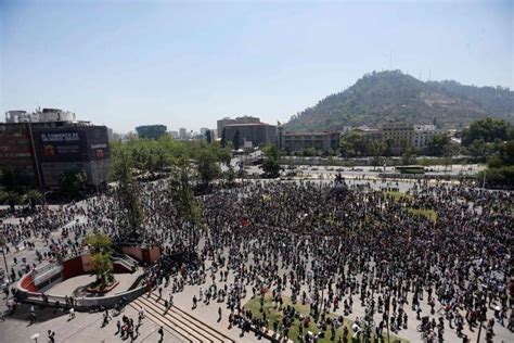 Miles De Personas Se Reúnen Este Lunes En Plaza Italia