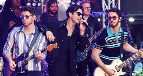 Jonas Brothers Perform New Songs Waffle House Summer Baby On