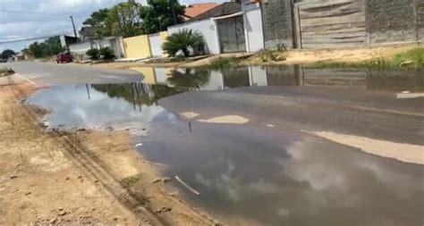 Esgoto Estourado Toma Conta De Rua No Cidade Satélite E Moradores