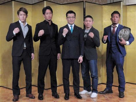 Rizin．15の会見に出席した（左から）朝倉海、朝倉未来、榊原信行実行委員長、堀口恭司、武田光司 ― スポニチ Sponichi Annex 格闘技