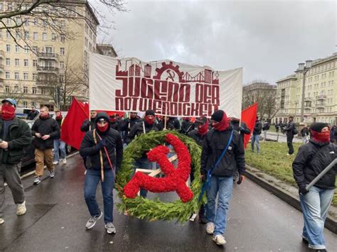 Anf Tausende Menschen Gedenken Rosa Luxemburg Und Karl Liebknecht