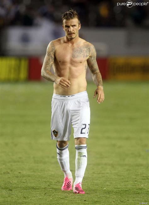 David Beckham Torse Nu Sur La Pelouse Du Home Depot Center Carson Le