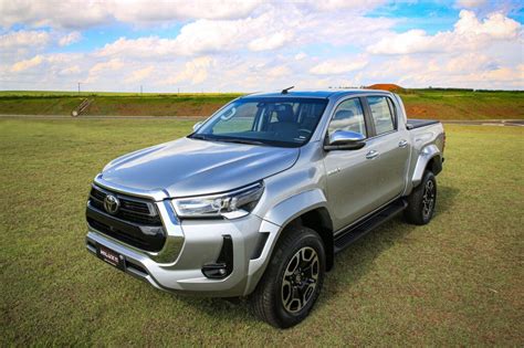 Hilux SRX Plus 2024 testamos na nova versão da pick up Toyota AutoShow