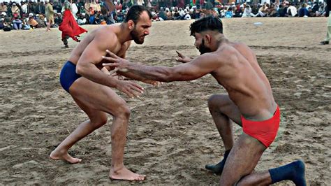 Golu Pehlwan Butt Gujranwala Vs Mani Pehlwan Sadiqabad New Kushti