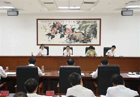 市委理论学习中心组（扩大）学习会议召开澎湃号·政务澎湃新闻 The Paper