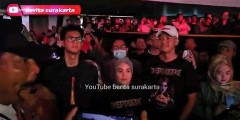 Pindah Dari Kursi VIP Ini Keseruan Ganjar Pranowo Nonton Deep Purple