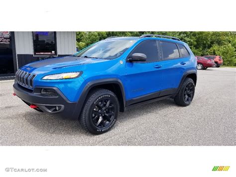 Hydro Blue Pearl Jeep Cherokee Trailhawk X Photo