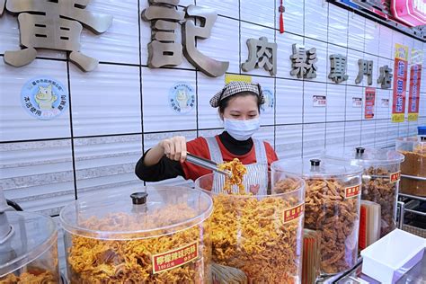 廣記肉鬆專門店 台中第三市場60年老店，肉鬆、肉乾、蒜味肉紙新鮮涮嘴，過年必買台中伴手禮！ 雪倫情報局