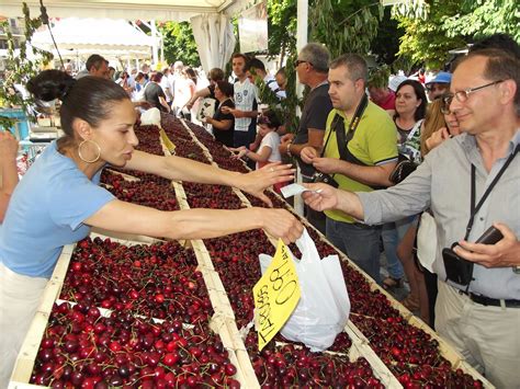 Centroabruzzonews Raiano In Tanti Alla Sagra Delle Ciliegie