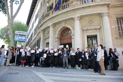 Fotos Concentraci N De Un Centenar De Abogados Del Turno De Oficio