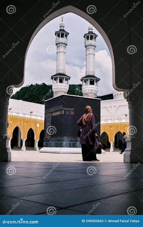 Unidentified Muslim Woman Watching a Kaabah Model Editorial Image - Image of interior, kaabah ...