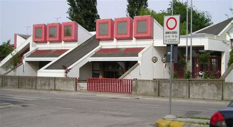 Badia Polesine Ladri Nelle Scuole Elementari Portano Via Le Merende E