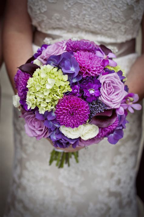 Bright fuschia bridal bouquet