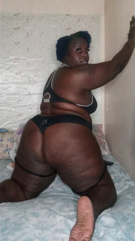 BBW With Big Ass And Feet 6 Nude Pics XHamster