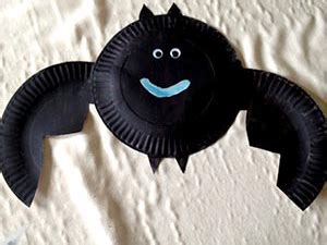 Paper Plate Bats Craft Project | Scholastic