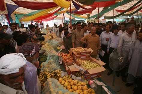 Pin On Cm Shahbaz Sharif Pays Surprise Visit To Ramazan Bazaar Kasur