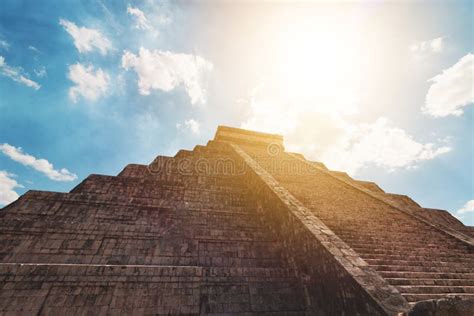 Pir Mide Y Ciudad En Ruinas En Tulum M Xico Foto De Archivo Imagen De