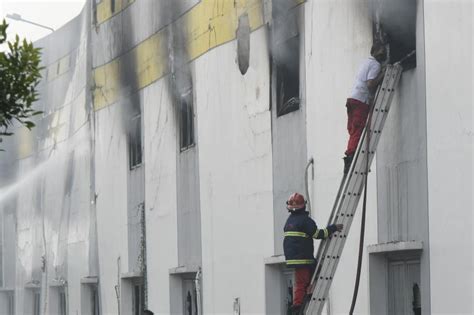 SINDO Hi Lite Kebakaran Hebat Hanguskan Pabrik Di Kawasan Jababeka 1